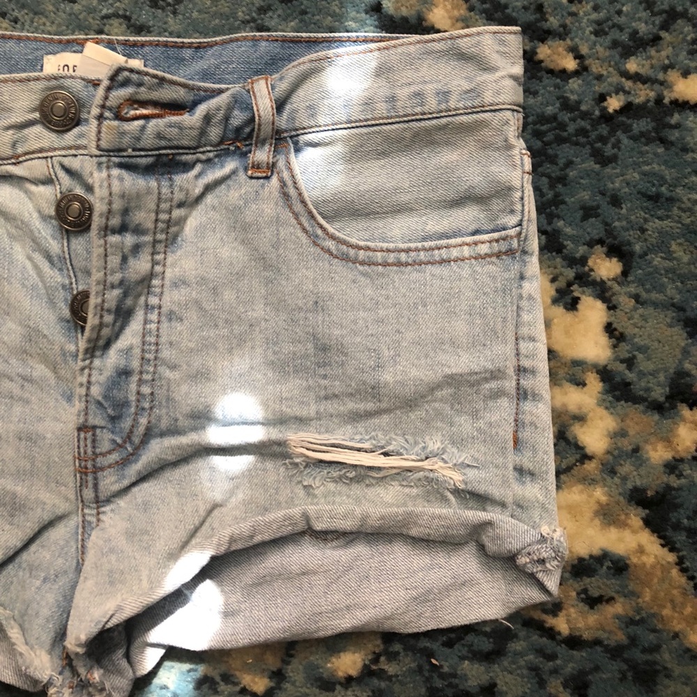 F21 3-Button Denim Shorts - Picture 3 of 5